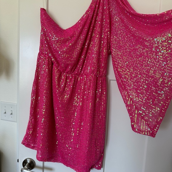 Plus size sequin mini dress - Picture 3 of 4